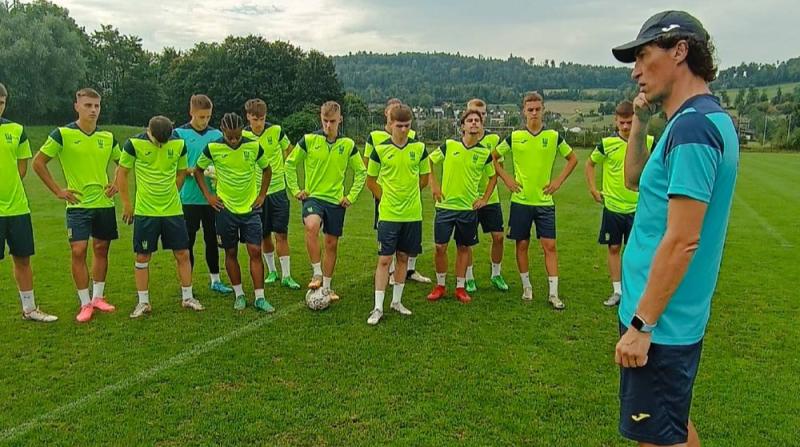 Збірна України U-19 зазнала поразки від команди Нідерландів U-18 у рамках товариського турніру, що проходить в Іспанії.